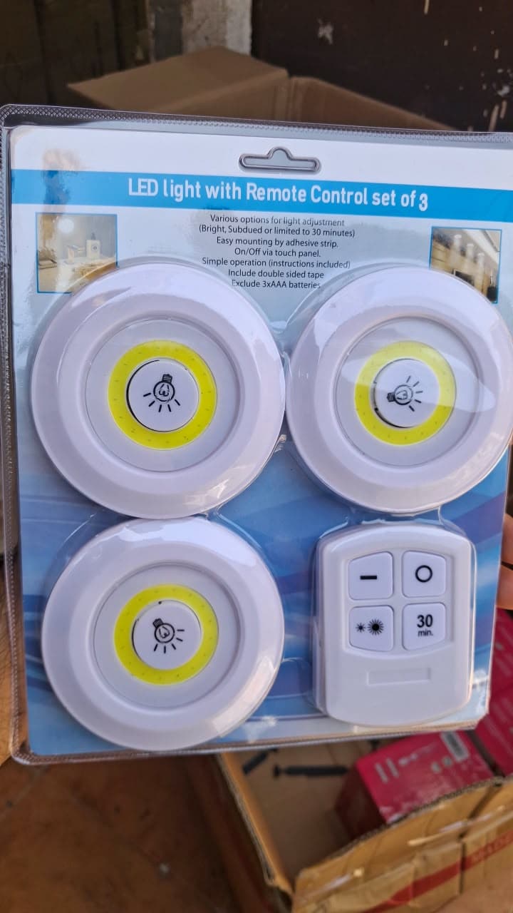 لمبات LED لاصقة بريموت كنترول — طقم ٣
